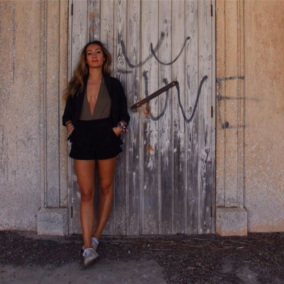 Meet your Posher, Margaux - Picture 1 of 1